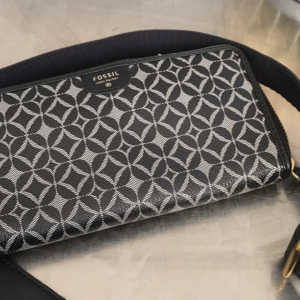 Fossil /Signature /Crossbody/With Large Wallet/ - image 4